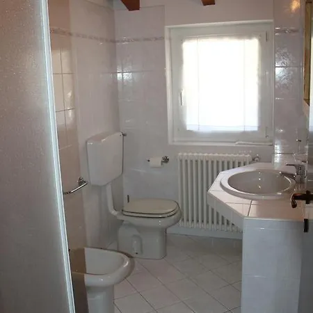 Veranda Beach Apartment Pianello Del Lario Room photo